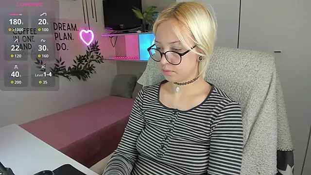 Neko Sora online show from 04-25-26, 09:12