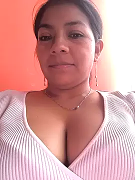 Snapshot of Tamaraxxx_hot chatting on 04-15-26, 10:43 Tamaraxxx hot online show from 04-15-26, 10:43