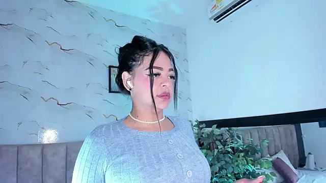 Snapshot of Candicewayne chatting on 06-19-26, 11:14 Candicewayne online show from 06-19-26, 11:14