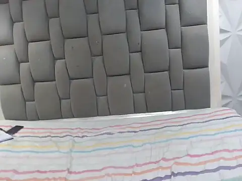 lunallena 17 online show from 04-19-26, 08:02