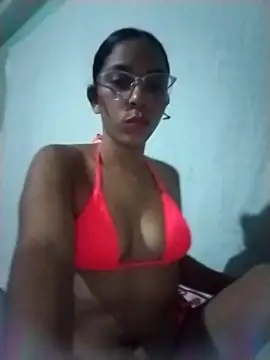 Snapshot of YuliBrayan chatting on 04-22-26, 02:47 YuliBrayan online show from 04-22-26, 02:47
