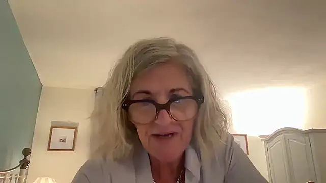 Snapshot of NaughtyMonicaUK chatting on 04-24-26, 05:43 NaughtyMonicaUK online show from 04-24-26, 05:43