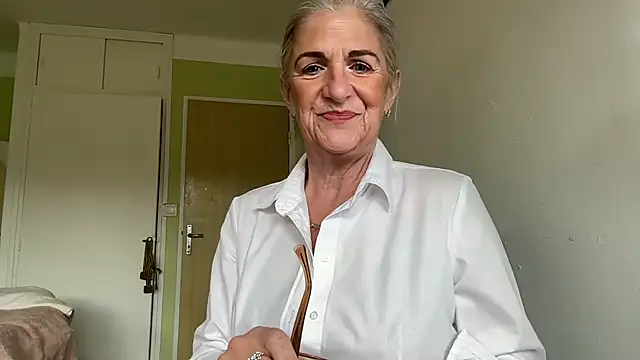 Snapshot of NaughtyMonicaUK chatting on 05-16-26, 07:27 NaughtyMonicaUK online show from 05-16-26, 07:27
