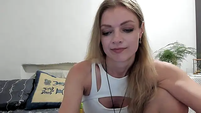Snapshot of Severina7 chatting on 07-08-26, 08:13 Severina7 online show from 07-08-26, 08:13