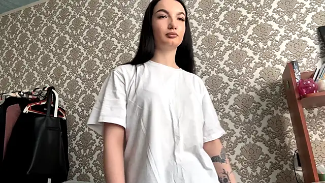 Snapshot of holoris chatting on 04-13-26, 10:10 holoris online show from 04-13-26, 10:10