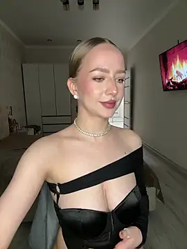 Snapshot of AlisaPearl chatting on 04-19-26, 07:38 AlisaPearl online show from 04-19-26, 07:38