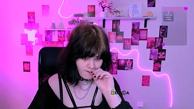 nikki kiss  online show from 04-23-26, 12:40