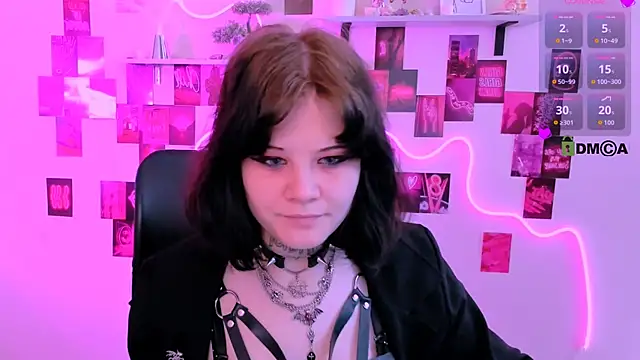 nikki kiss  online show from 04-25-26, 08:39