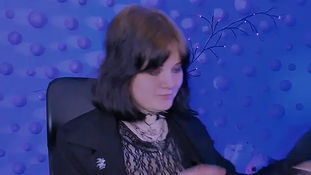 nikki kiss  online show from 04-30-26, 09:04