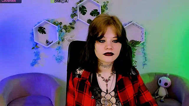 nikki kiss  online show from 06-17-26, 08:28