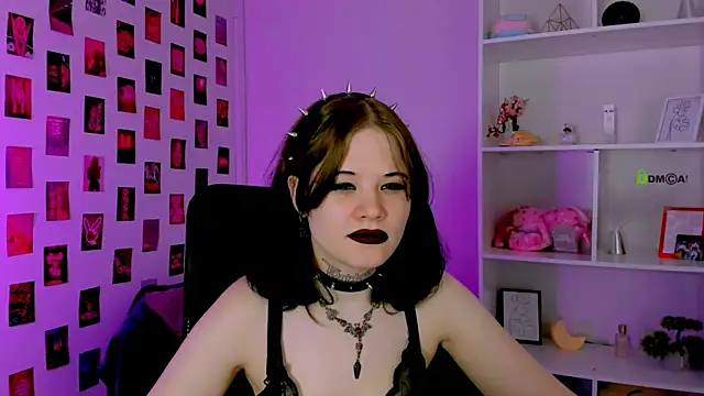 nikki kiss  online show from 07-23-26, 08:45