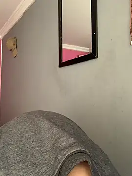 NickieCute- online show from 04-27-26, 07:01