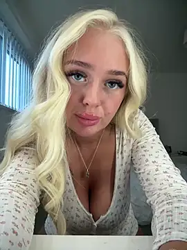 Vanillaheavennn online show from 04-15-26, 06:59