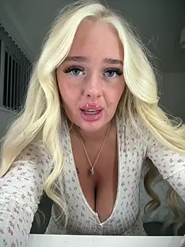 Vanillaheavennn online show from 04-15-26, 07:58