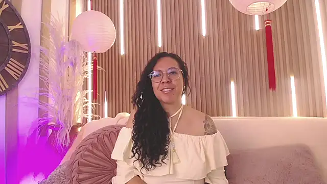 Velvet Curly online show from 05-14-26, 12:23