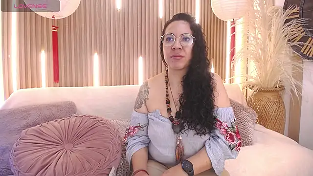 Velvet Curly online show from 06-30-26, 12:28