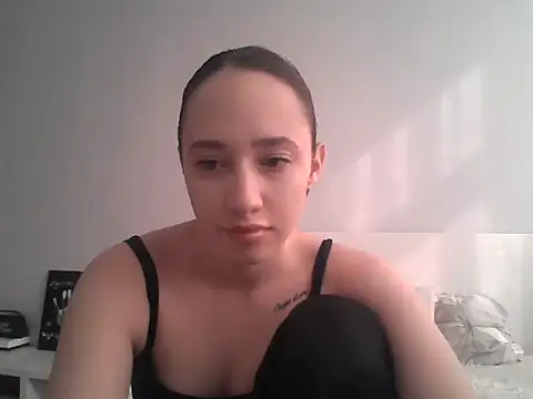 Snapshot of DarkMirel chatting on 04-27-26, 02:04 DarkMirel online show from 04-27-26, 02:04