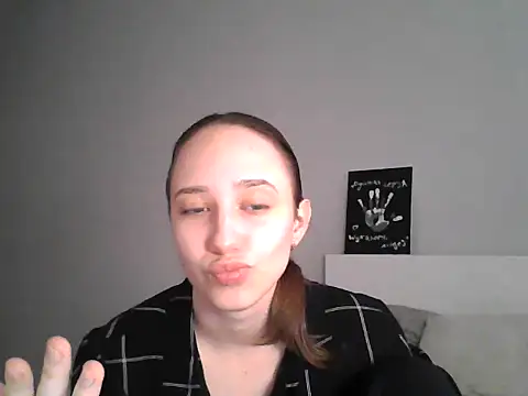 Snapshot of DarkMirel chatting on 05-06-26, 04:23 DarkMirel online show from 05-06-26, 04:23