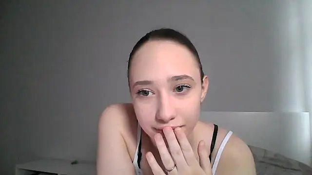 Snapshot of DarkMirel chatting on 05-18-26, 12:11 DarkMirel online show from 05-18-26, 12:11
