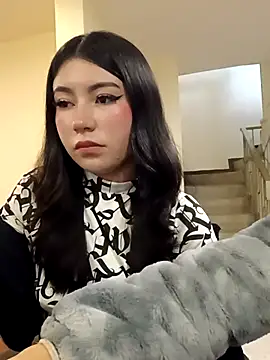 Emiily  Evans online show from 04-21-26, 03:17