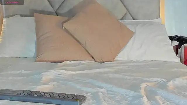 EmmaWilliammss online show from 04-26-26, 04:10