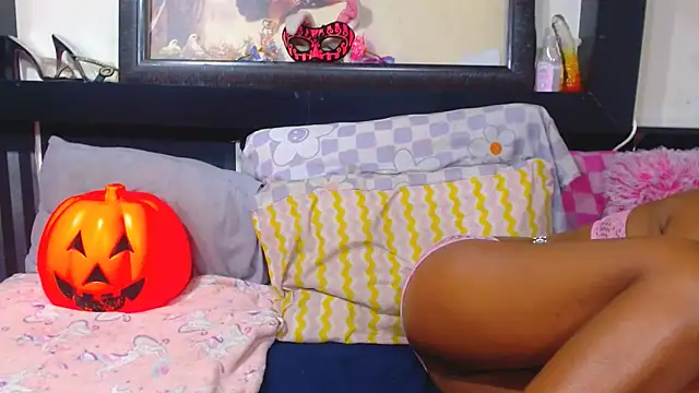 Snapshot of YoungBarbiexx chatting on 06-11-26, 02:53 YoungBarbiexx online show from 06-11-26, 02:53