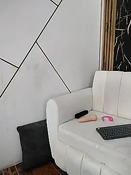 Julianas pm online show from 04-14-26, 05:41