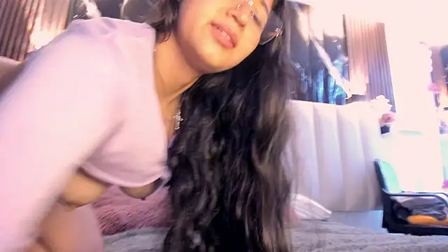Snapshot of liarossi chatting on 04-17-26, 06:22 liarossi online show from 04-17-26, 06:22