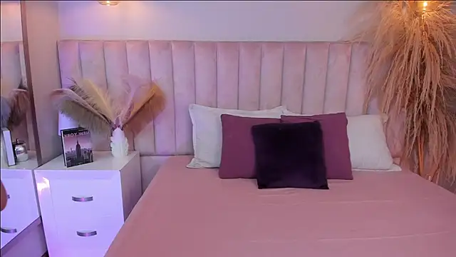 Darcy baker online show from 04-21-26, 03:24