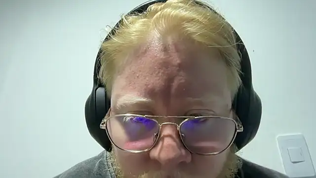 Snapshot of lucas_mike chatting on 04-14-26, 05:13 lucas mike online show from 04-14-26, 05:13