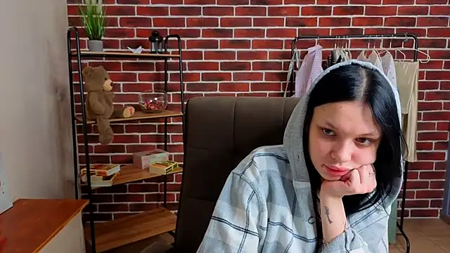 BrendaaWarren online show from 04-19-26, 09:19