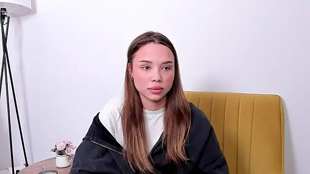 Snapshot of VoncileRistow chatting on 04-15-26, 08:21 VoncileRistow online show from 04-15-26, 08:21