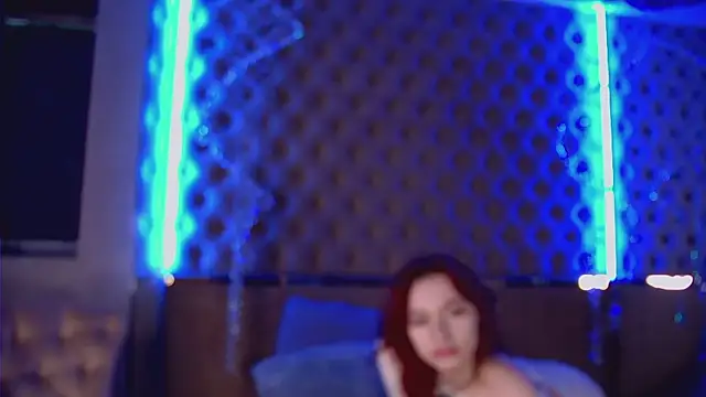 Snapshot of -RoxyDoll- chatting on 06-19-26, 06:29 -RoxyDoll- online show from 06-19-26, 06:29