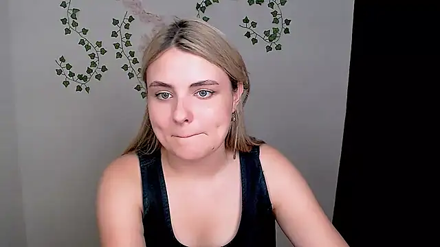 Snapshot of _shy_sabrina__ chatting on 07-14-26, 12:22 shy sabrina online show from 07-14-26, 12:22