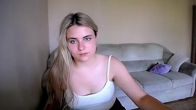 Snapshot of _shy_sabrina__ chatting on 07-15-26, 02:00 shy sabrina online show from 07-15-26, 02:00