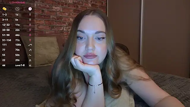 Snapshot of LeryKiss chatting on 04-21-26, 12:33 LeryKiss online show from 04-21-26, 12:33