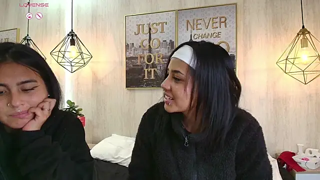 Serena and zoe online show from 04-29-26, 12:48