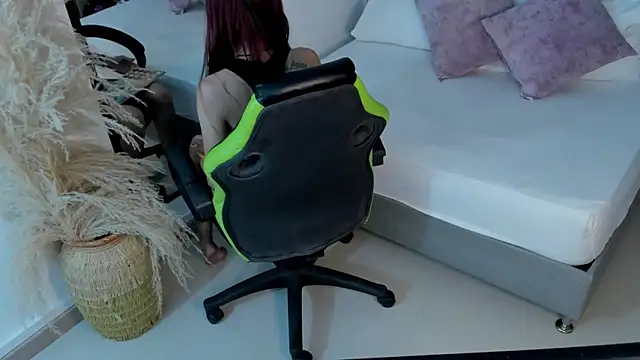 Snapshot of marylin_gold chatting on 05-19-26, 11:33 marylin gold online show from 05-19-26, 11:33