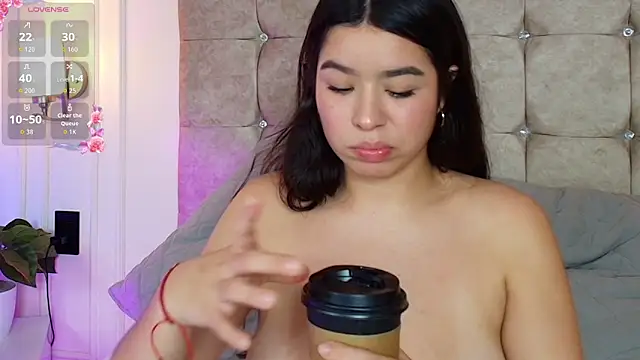 SophieBuitrago online show from 06-03-26, 02:33