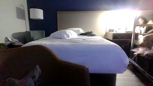 Snapshot of Dicksee_Left chatting on 04-30-26, 07:04 Dicksee Left online show from 04-30-26, 07:04