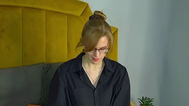 GraceHudsons online show from 04-19-26, 06:10