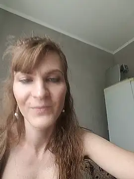 Snapshot of AnnieNet chatting on 05-28-26, 12:24 AnnieNet online show from 05-28-26, 12:24