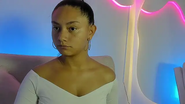 VenusBlazzer online show from 06-19-26, 01:48