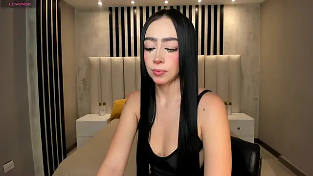 Snapshot of PaulineSanz chatting on 06-16-26, 07:05 PaulineSanz online show from 06-16-26, 07:05