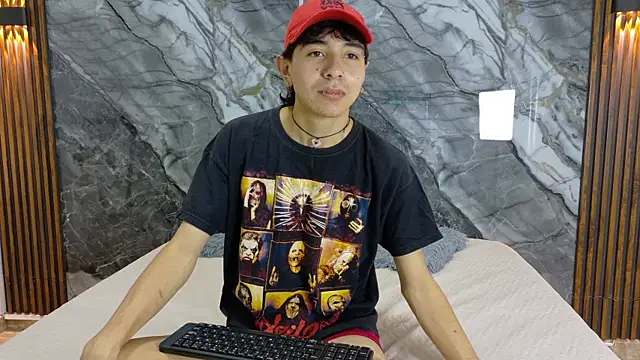 NoahWalker   online show from 05-05-26, 11:07