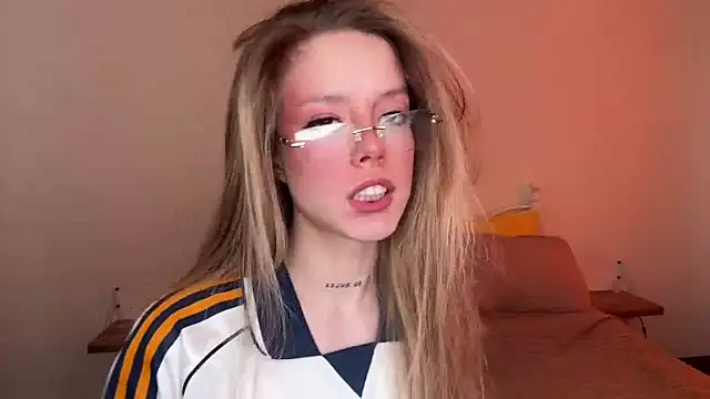 Catrinee online show from 06-07-26, 04:55
