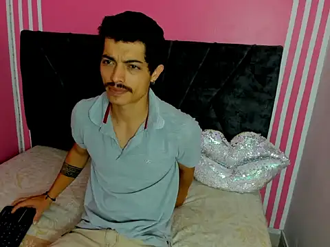 taylor Stele online show from 04-18-26, 01:15