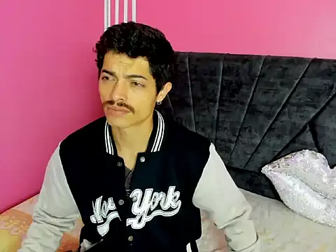 taylor Stele online show from 04-21-26, 01:39