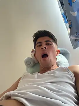 Luis-avatar online show from 04-15-26, 07:10