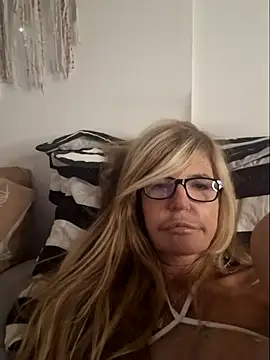 Snapshot of Marianne10 chatting on 05-06-26, 07:08 Marianne10 online show from 05-06-26, 07:08